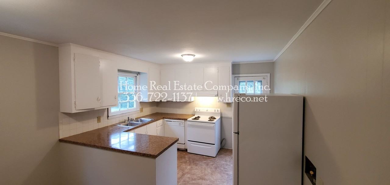 2835 Quincy Drive - Photo 4 of 9