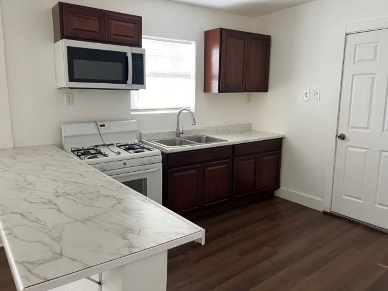 3631 W Salinas St - Photo 3 of 12