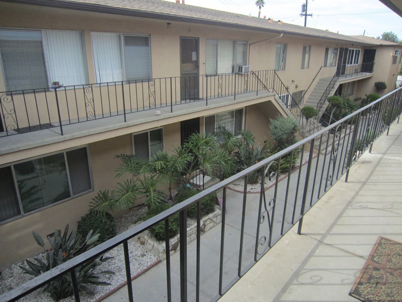 1331 E 7th St #6 - Photo 3 of 14