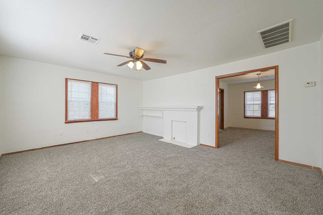 1115 Ne 19th St - Photo 3 of 22