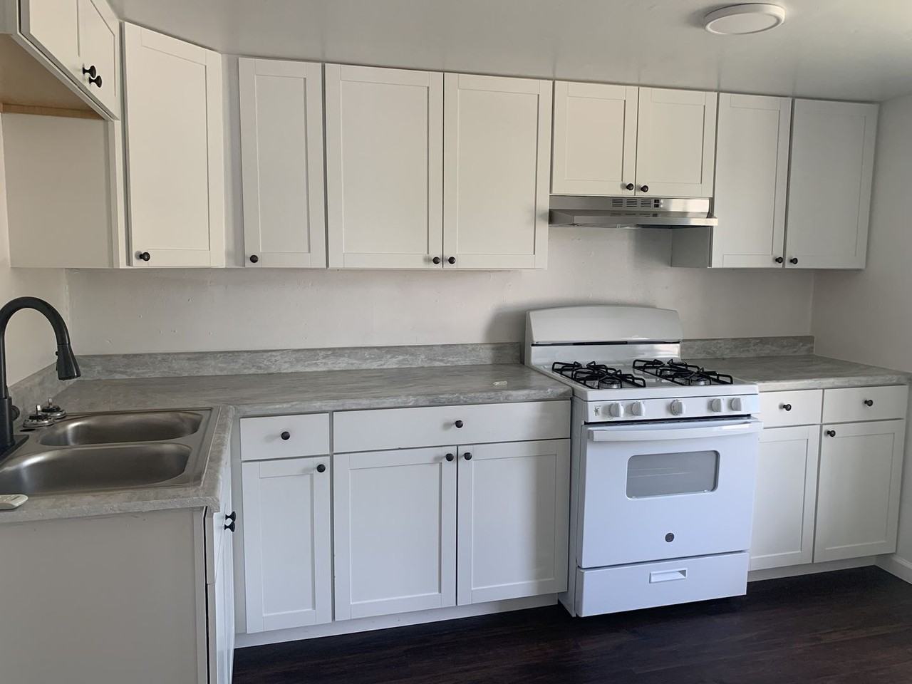 213 N Gauntt St - Photo 2 of 9