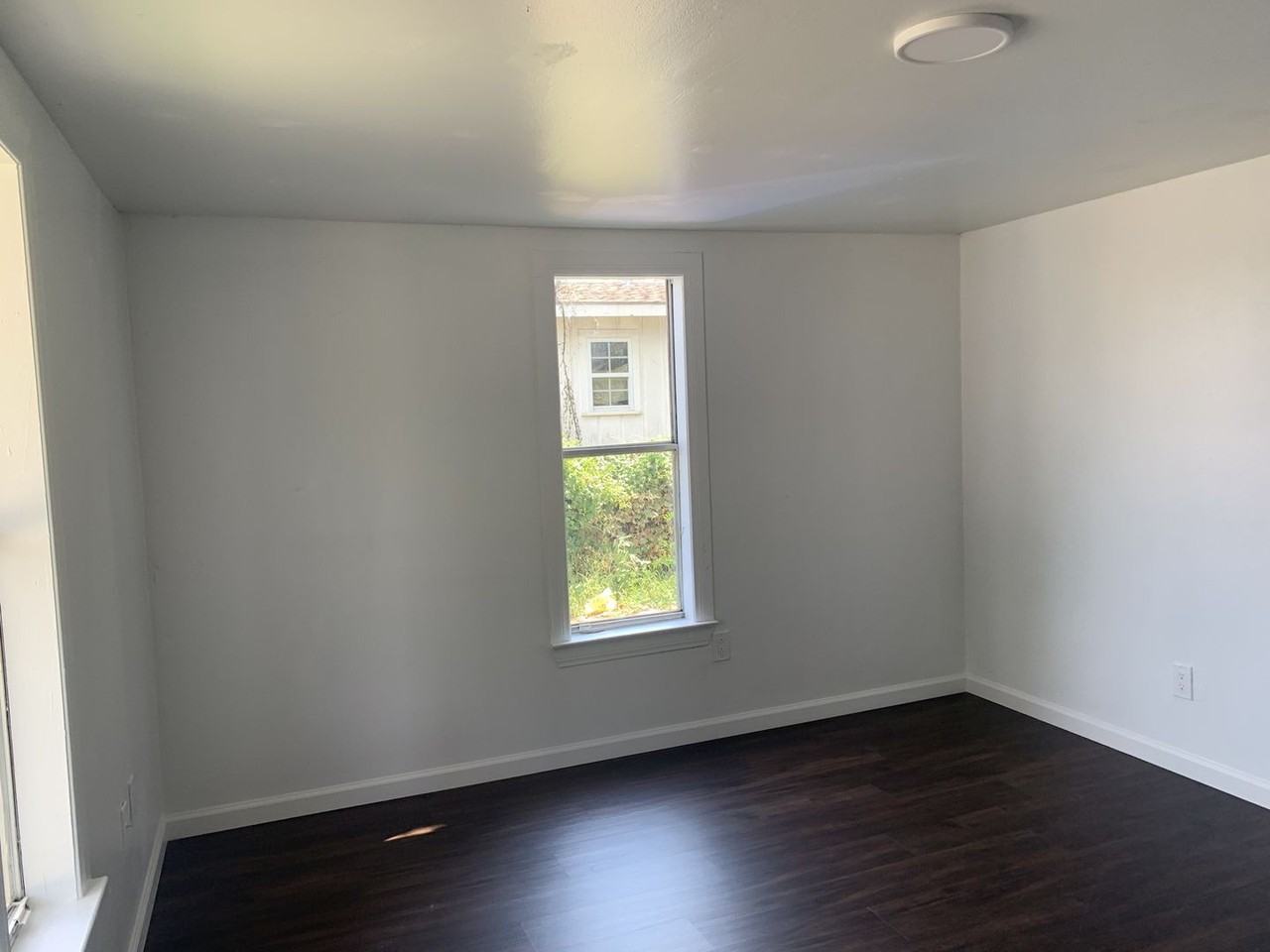 213 N Gauntt St - Photo 3 of 9