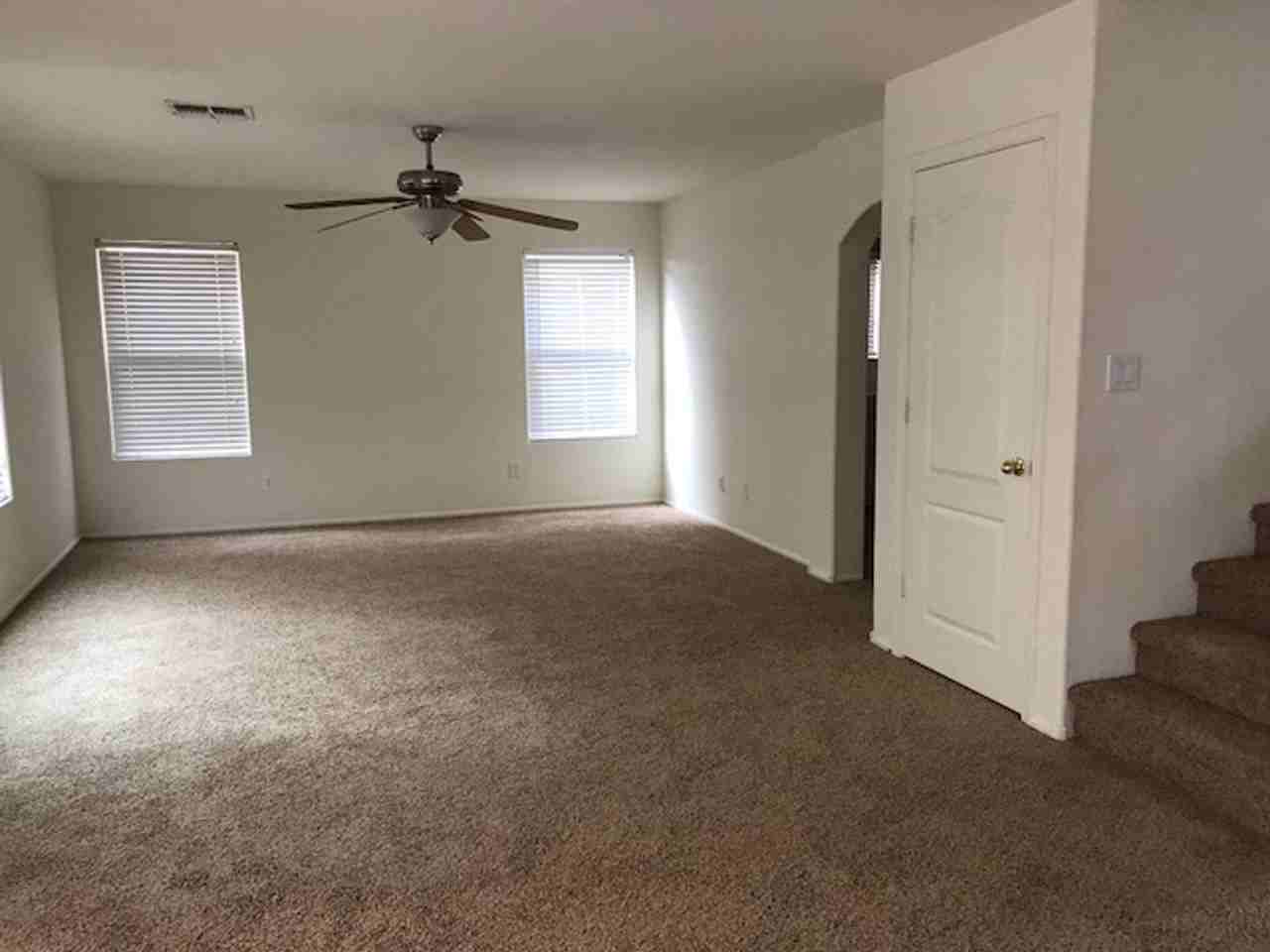 42207 W Chambers Dr - Photo 2 of 6