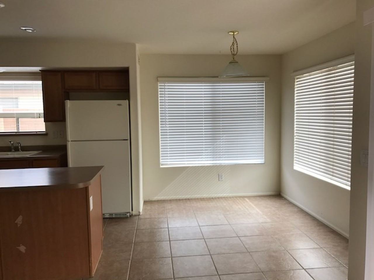 42207 W Chambers Dr - Photo 4 of 6