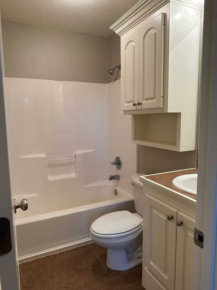 121 Kenzie Dr - Photo 6 of 8