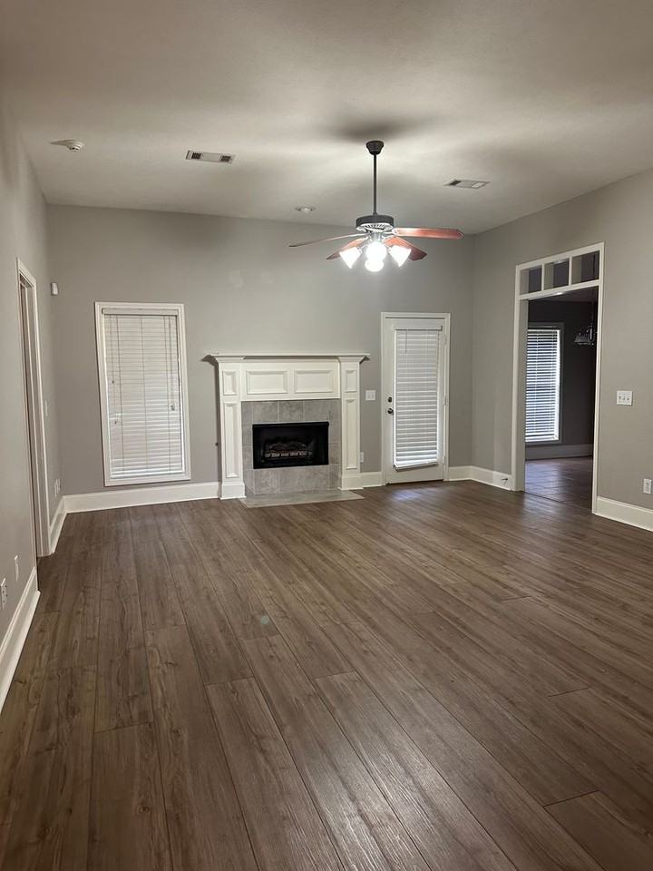 121 Kenzie Dr - Photo 3 of 8