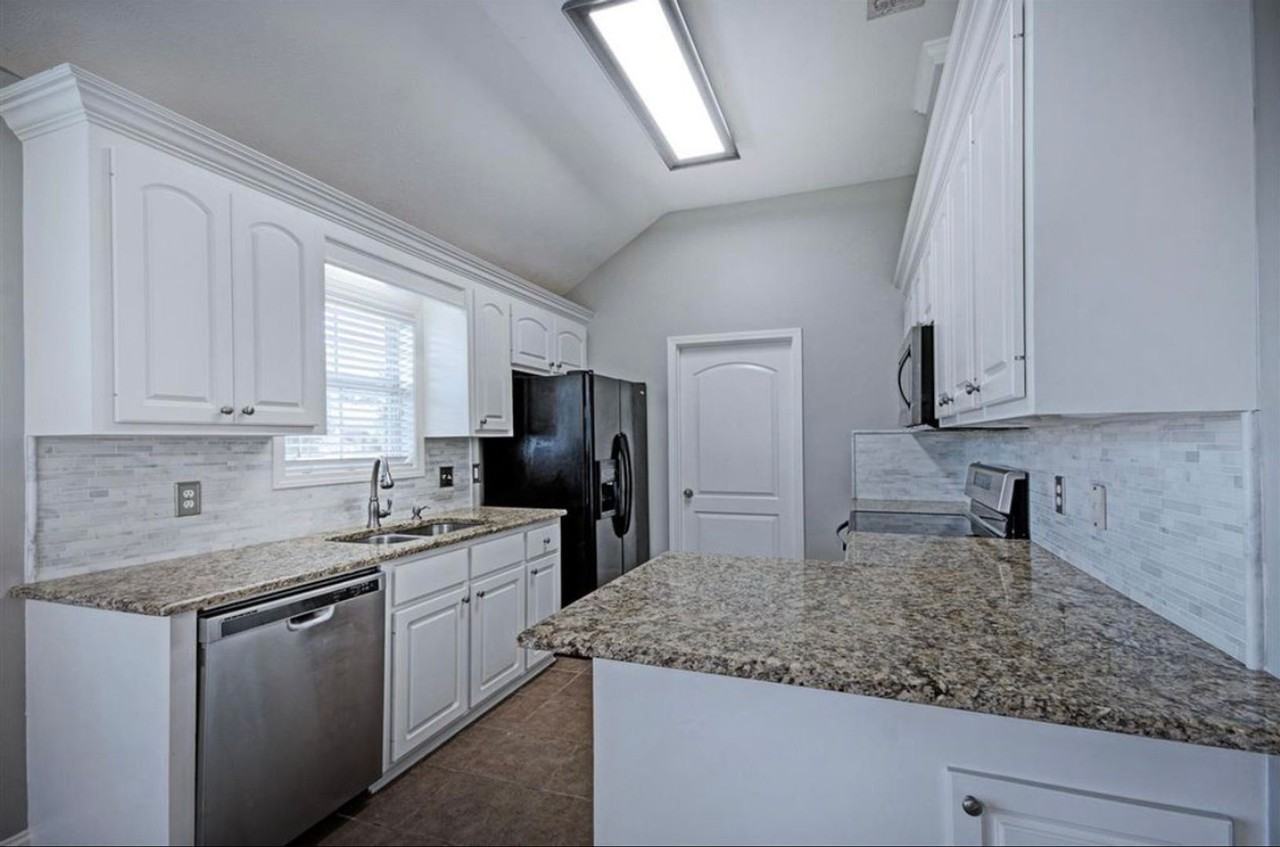 121 Kenzie Dr - Photo 2 of 8