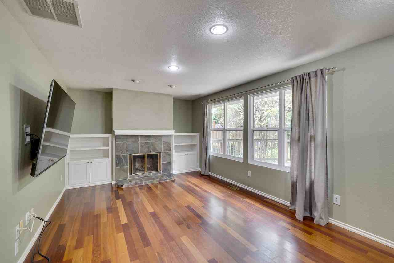 10615 Ne 175th St - Photo 3 of 21