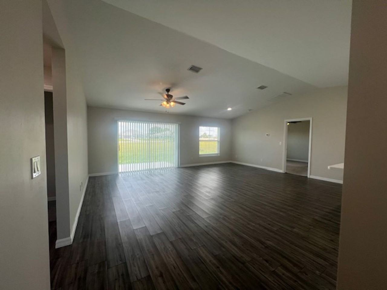 3813 Ne 10th Pl - Photo 2 of 13