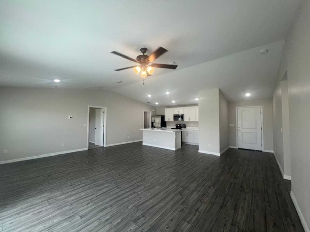 3813 Ne 10th Pl - Photo 3 of 13