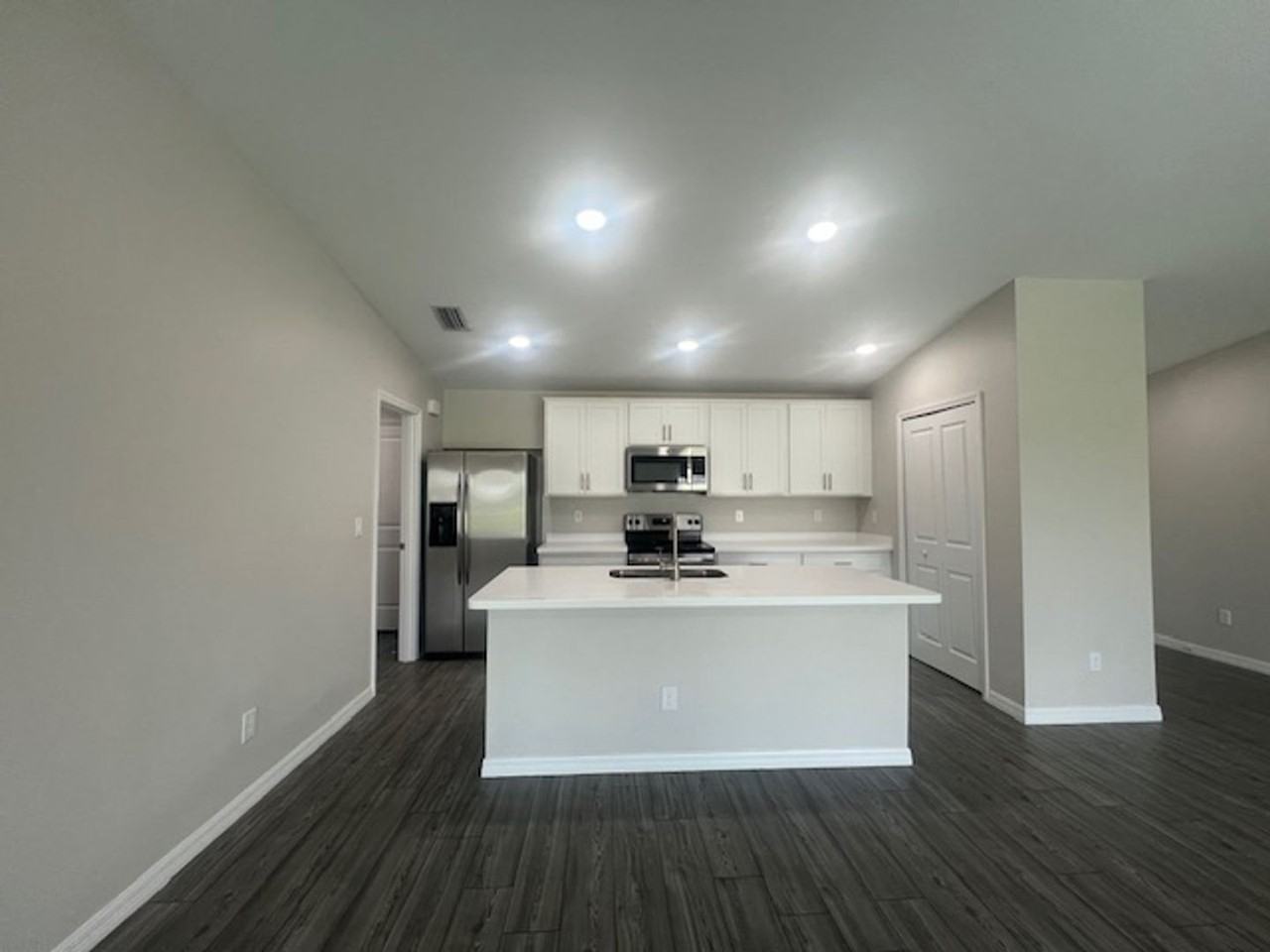 3813 Ne 10th Pl - Photo 4 of 13