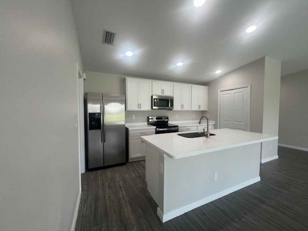 3813 Ne 10th Pl - Photo 5 of 13