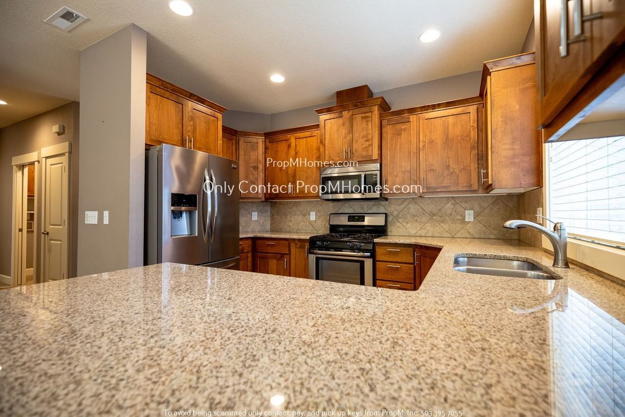 1020 N Juniper St - Photo 2 of 25