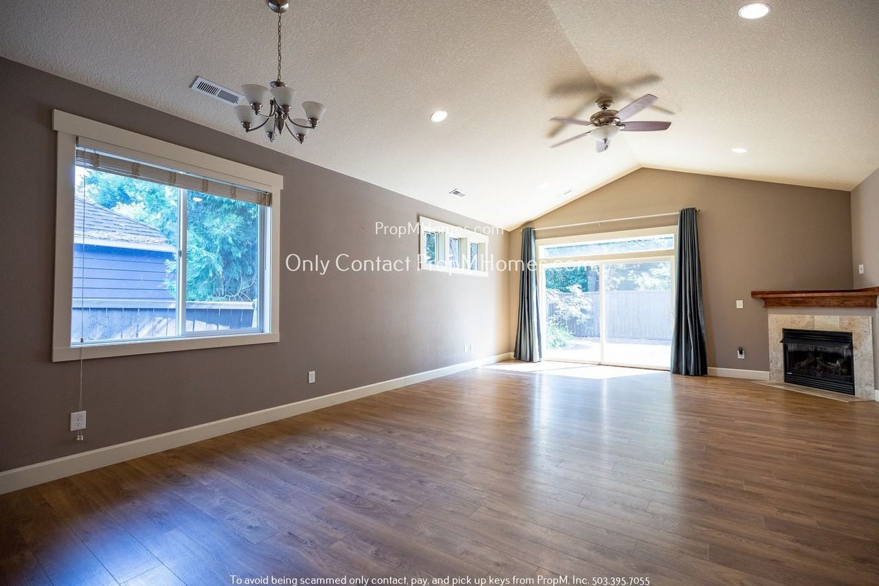 1020 N Juniper St - Photo 3 of 25