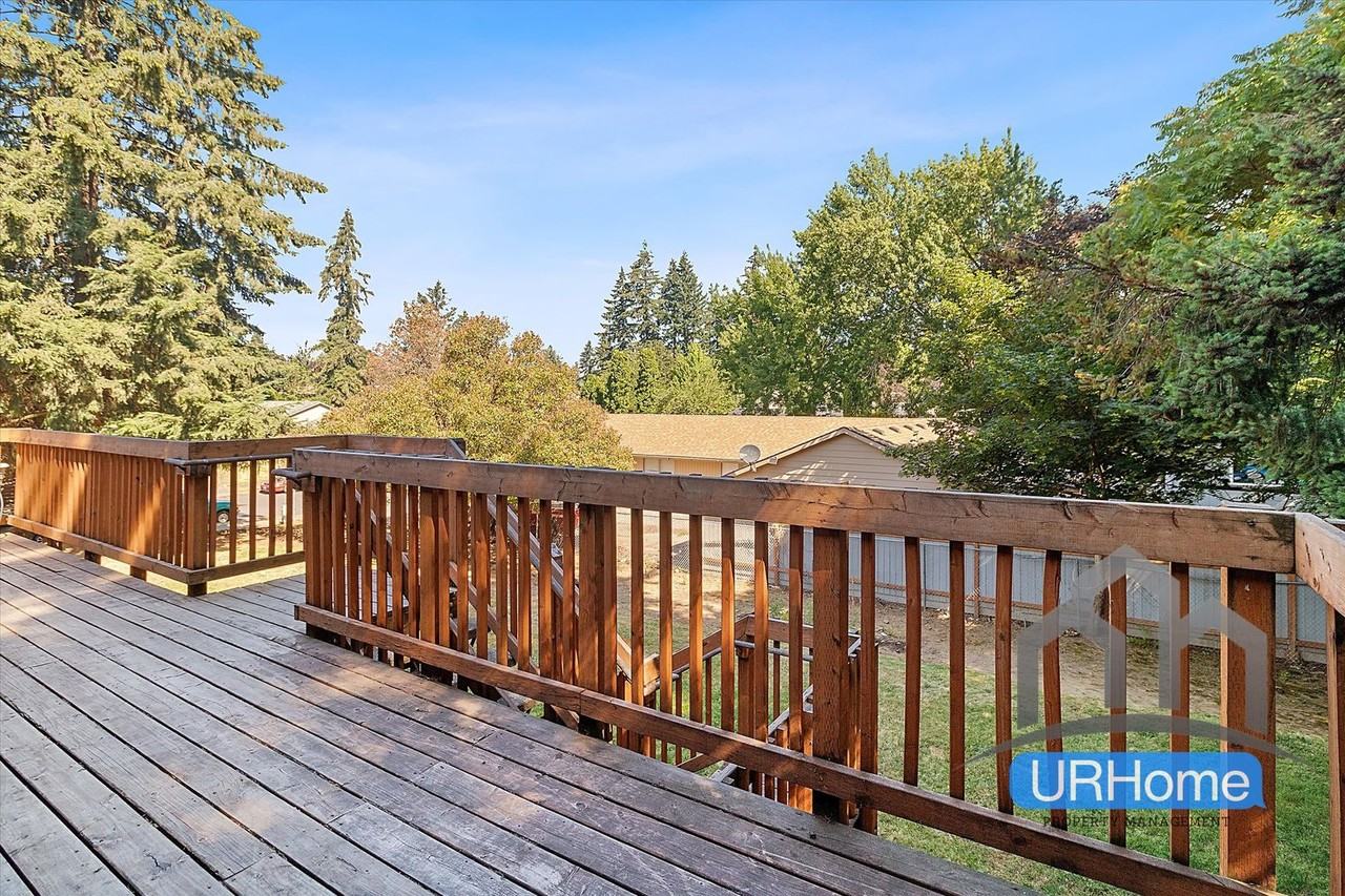 400 Se 169th Ave - Photo 2 of 17