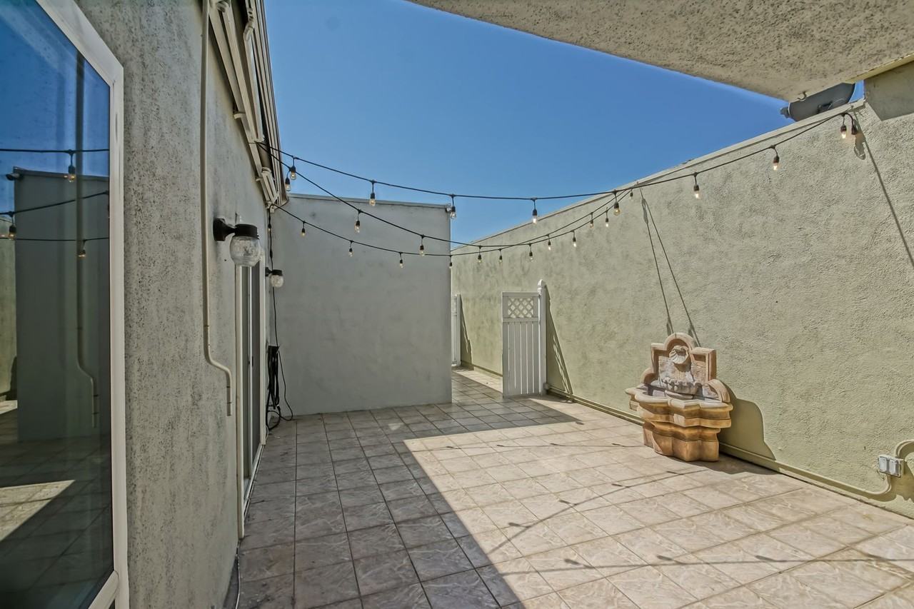 7148 Island Village Dr - Photo 5 of 48