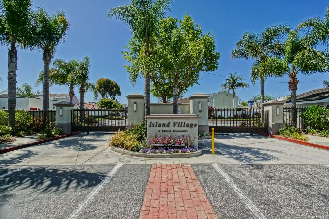 7148 Island Village Dr - Photo 7 of 48