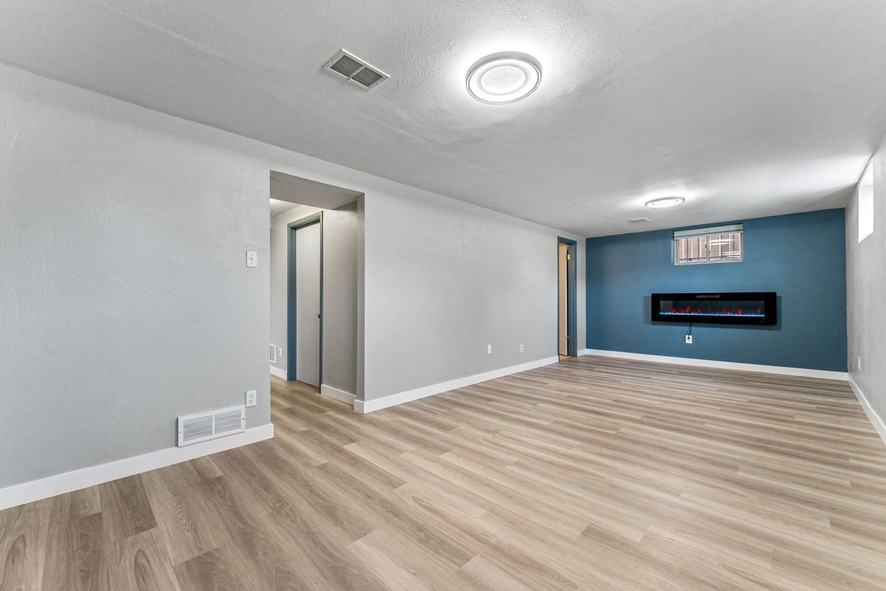 3191 W Bails Pl - Photo 4 of 25
