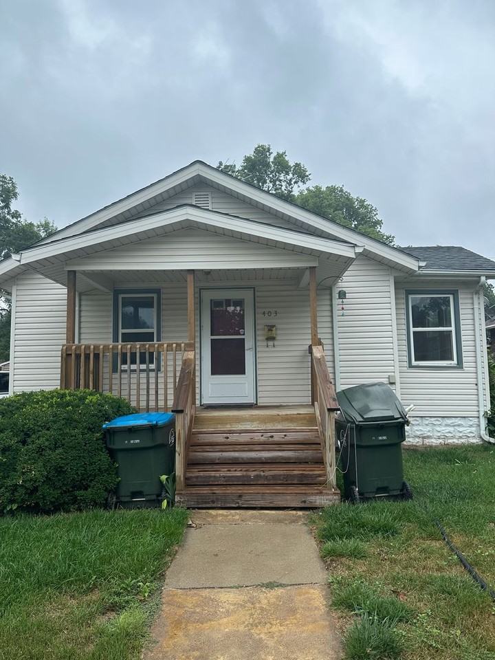403 Charles St - Photo 2 of 8