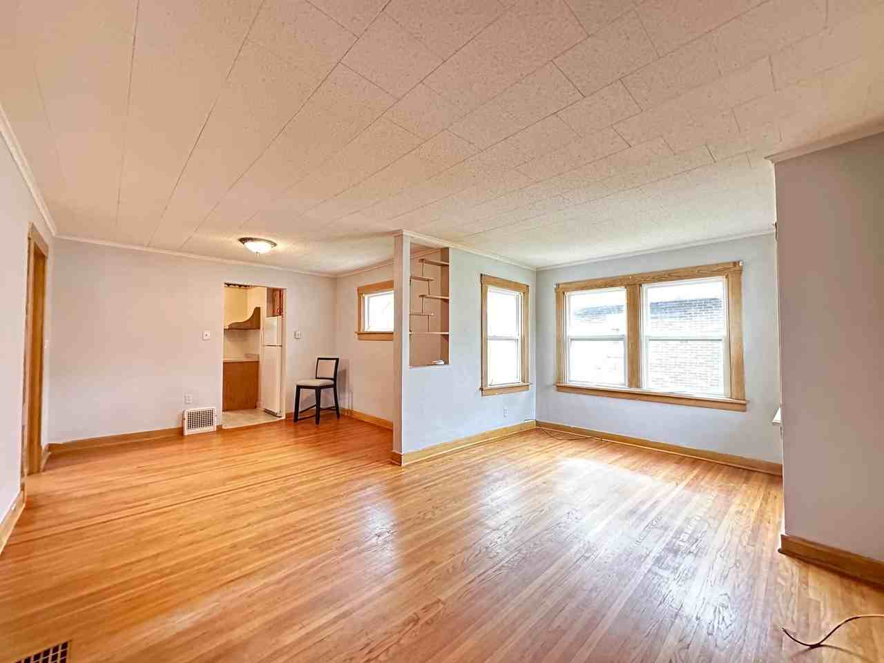 403 Charles St - Photo 3 of 8