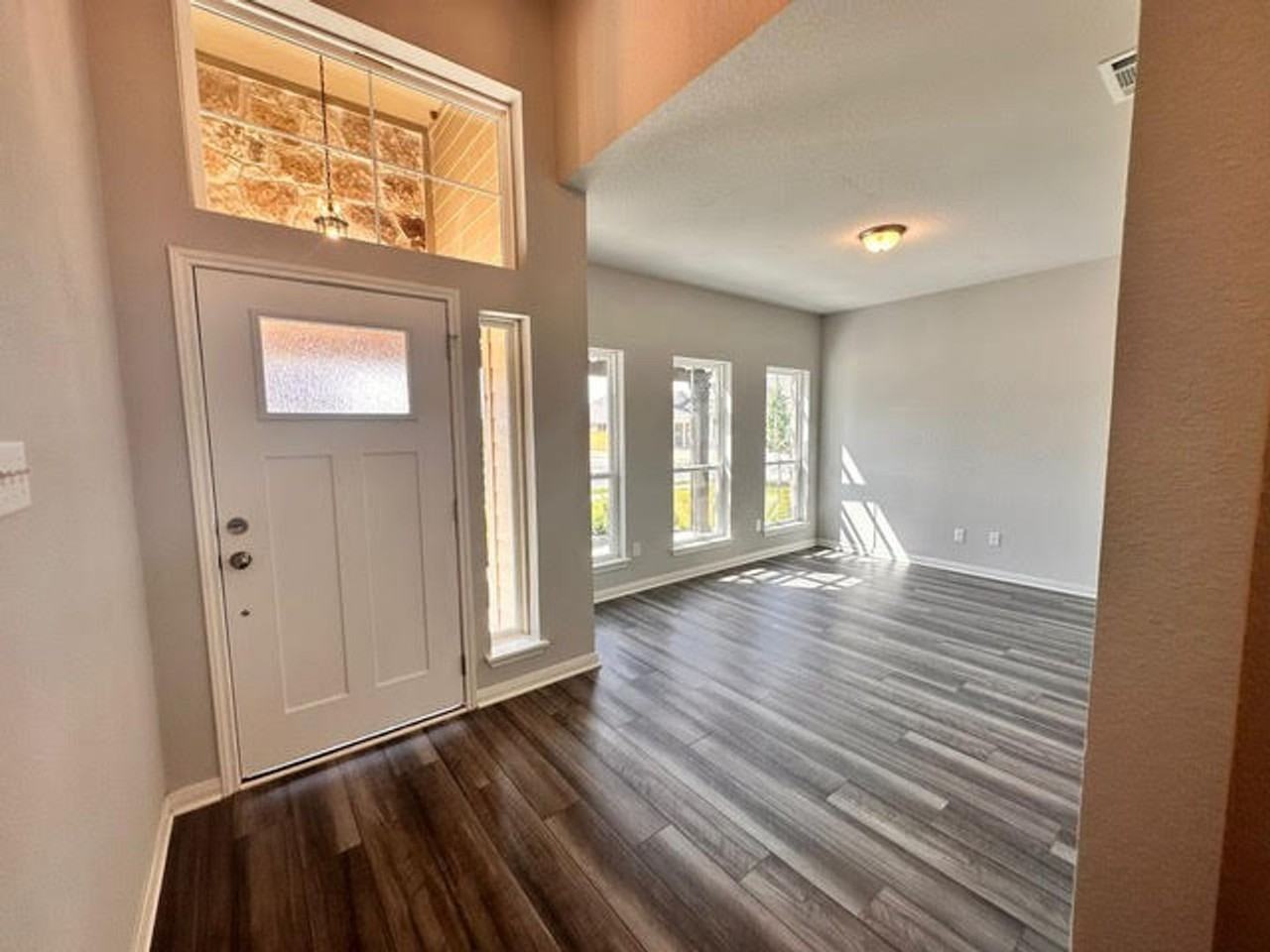 3512 Beutel Rd - Photo 3 of 15