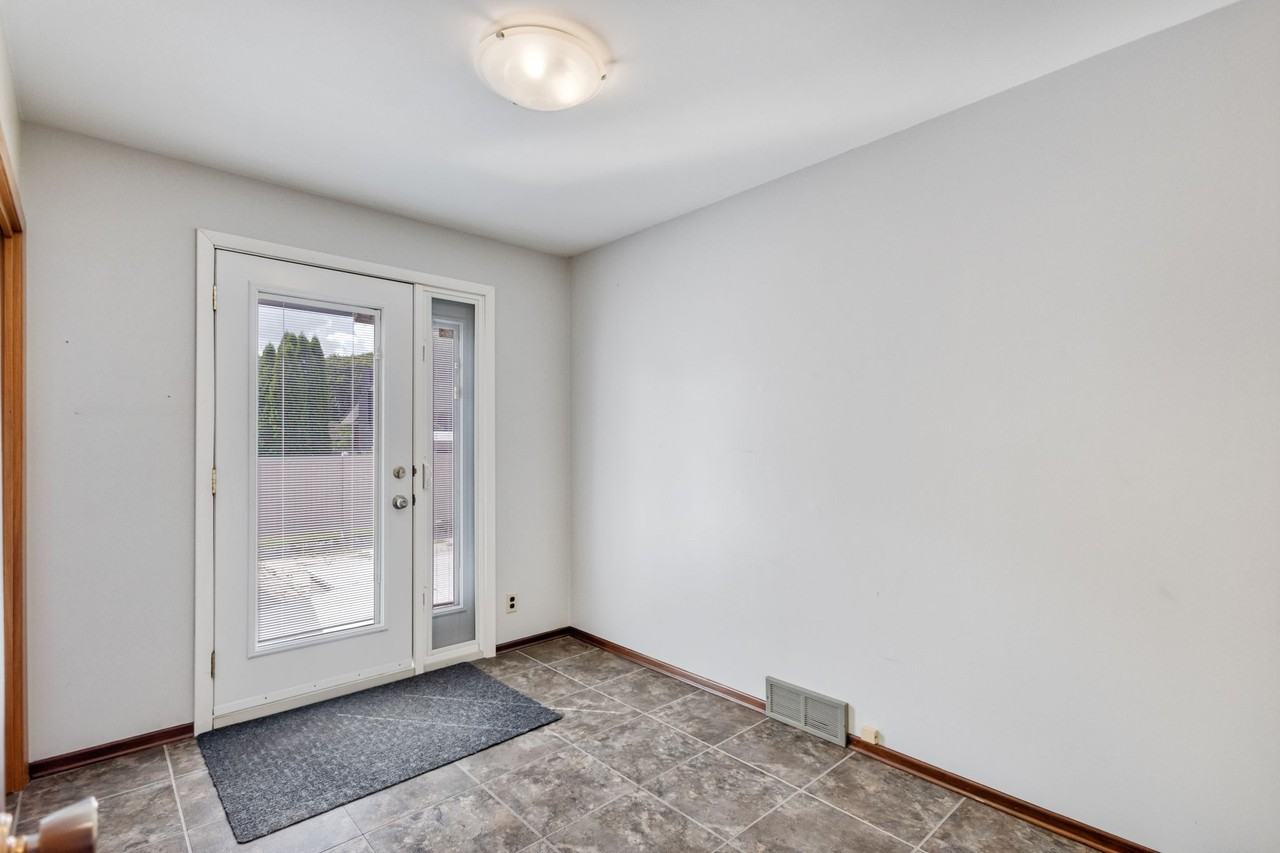 2 Dickens Dr - Photo 3 of 27