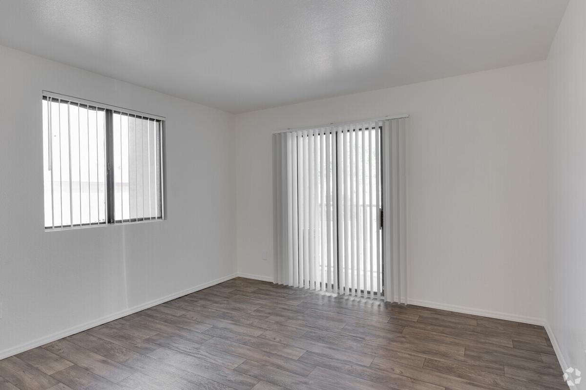 4415 S 28th St - Photo 4 of 25