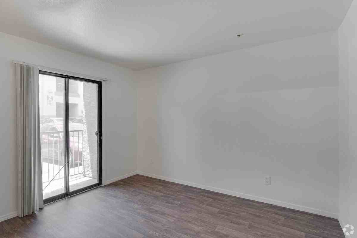 4415 S 28th St - Photo 2 of 25