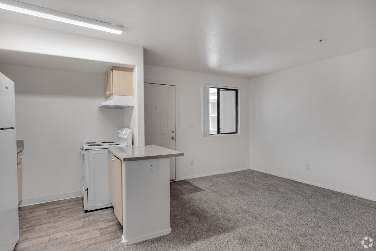 4415 S 28th St - Photo 7 of 25