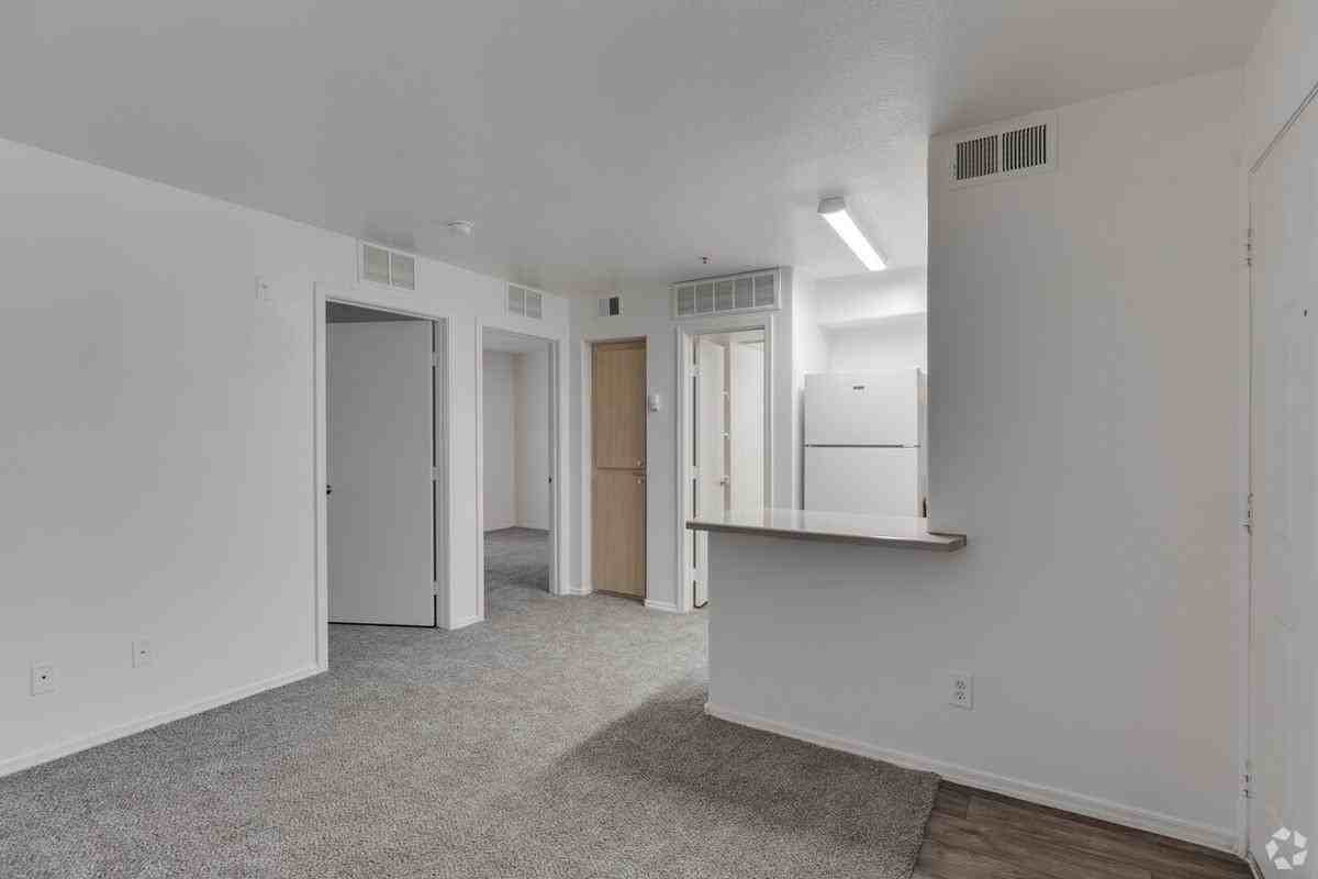 4415 S 28th St - Photo 5 of 25