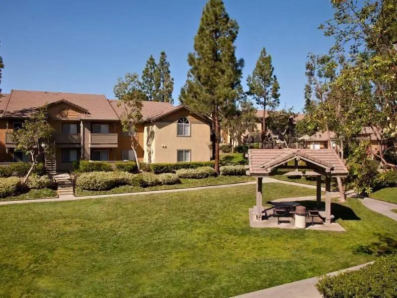 301 W Vermont Ave - Photo 4 of 14