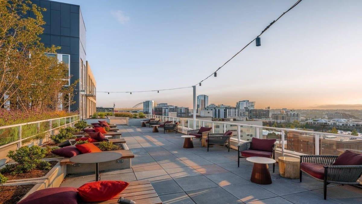 1430 Nw Hoyt St - Photo 4 of 36