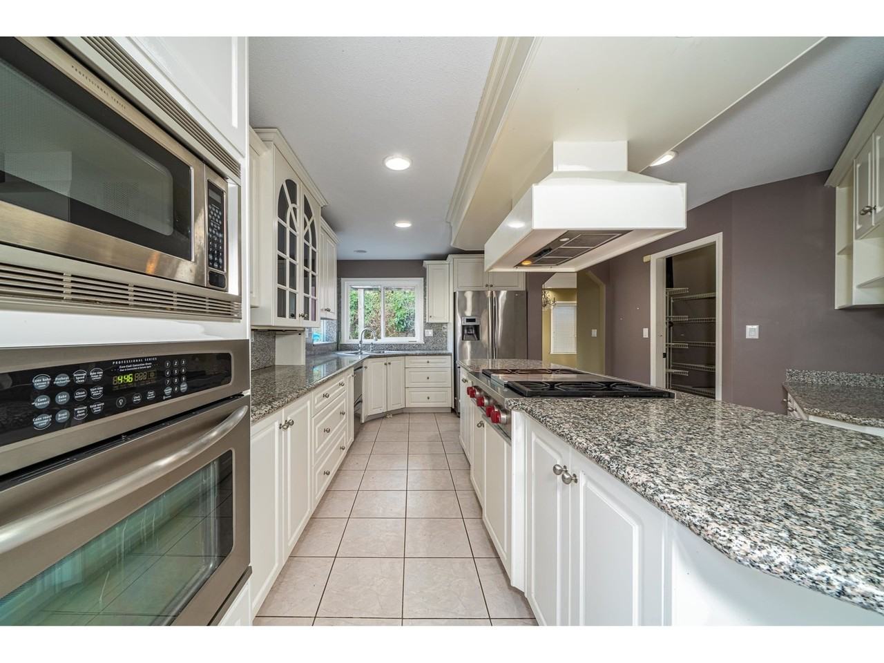 16823 18 Avenue - Photo 4 of 31