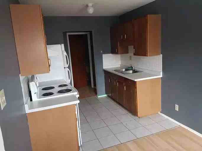 10140 145 St Nw - Photo 2 of 12