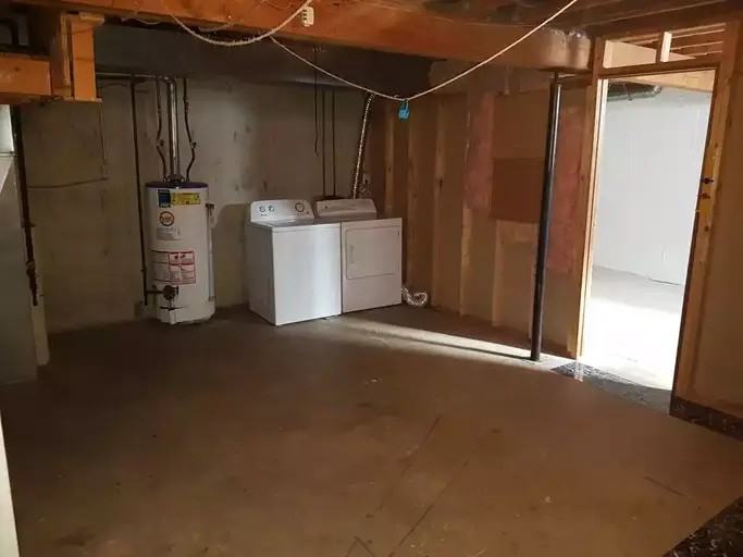 10140 145 St Nw - Photo 3 of 12