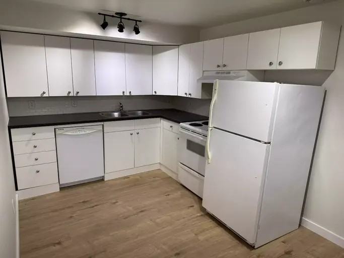 10952 75 Ave Nw - Photo 3 of 8