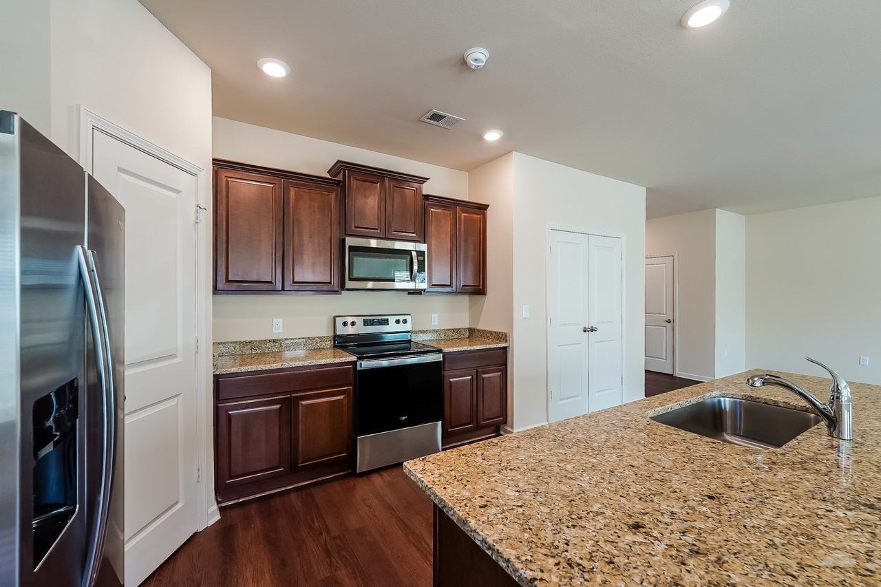 55 Farmhouse Ln - Photo 7 of 17