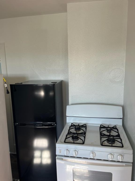 3220 Grover St - Photo 7 of 17