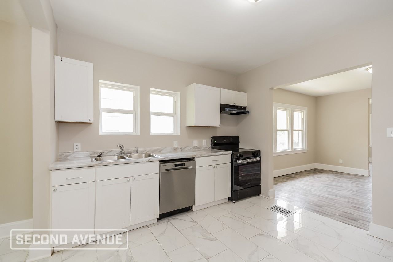 2129 Weron Ln - Photo 2 of 24