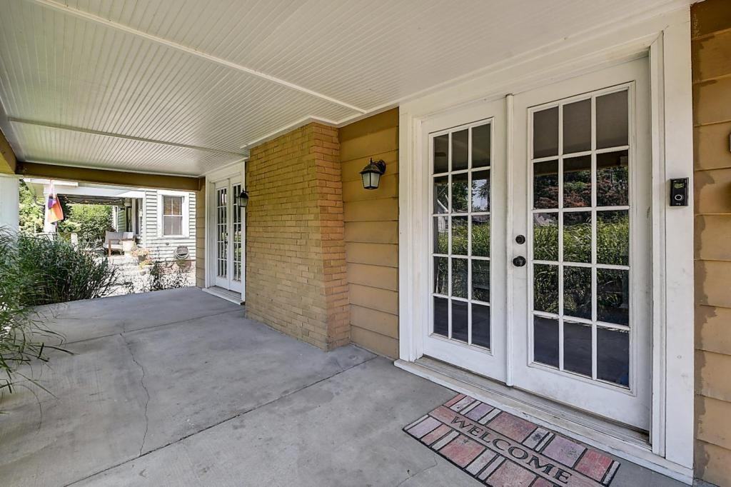 210 W 43rd St - Photo 3 of 32