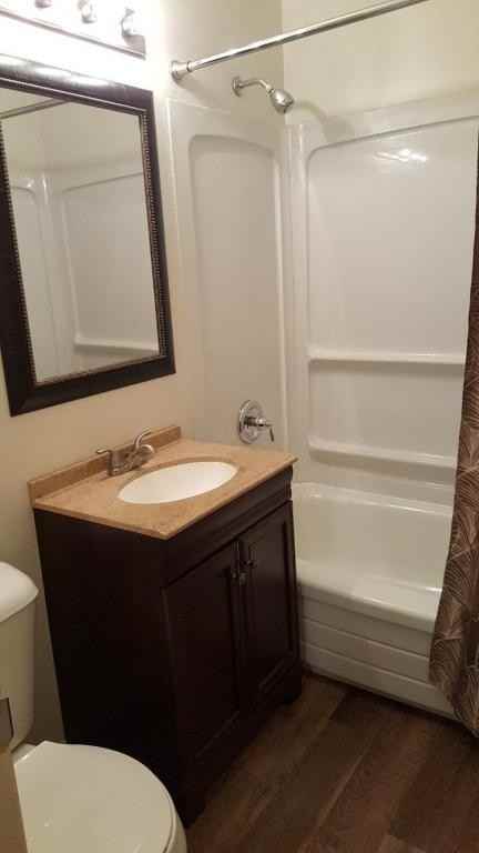 209 E 2nd St - Photo 2 of 8