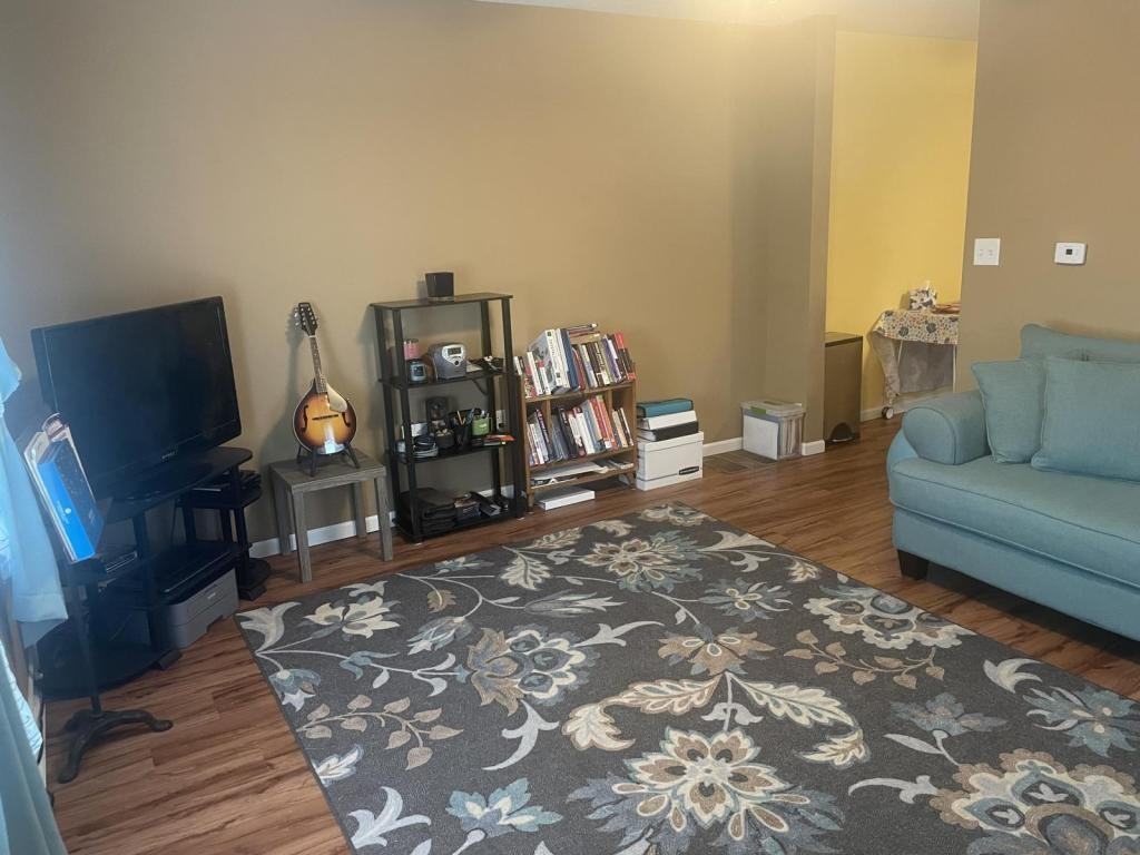 903 Nichols St - Photo 3 of 12