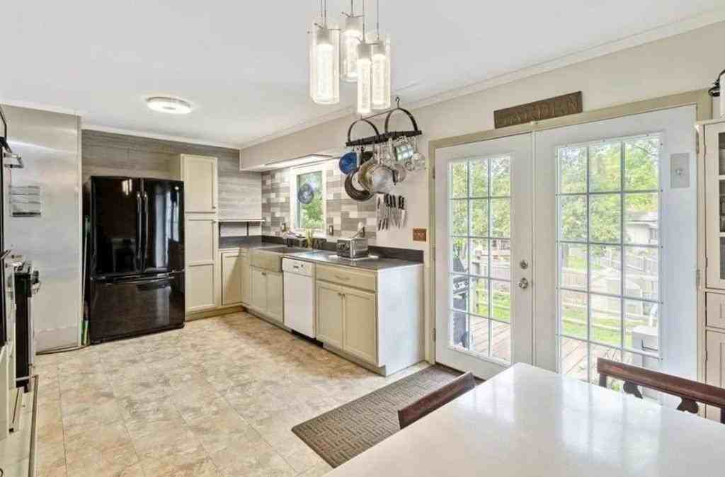 69 Parkview Dr - Photo 2 of 5