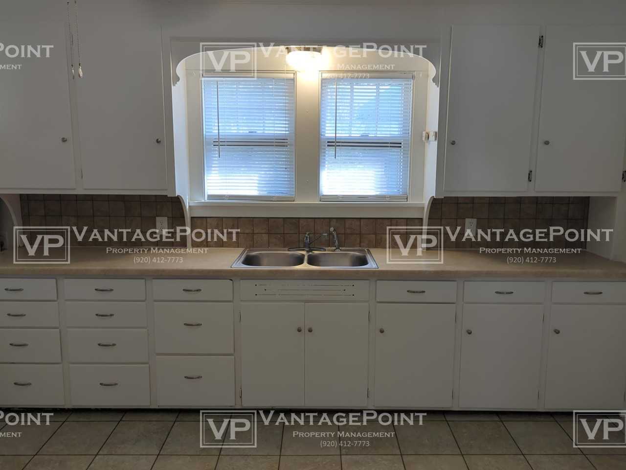 423 N 10th St - Photo 3 of 8