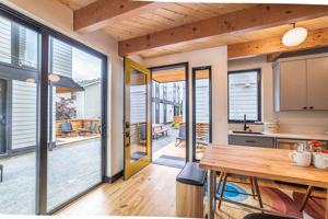 featured image of 3816 N Michigan Ave