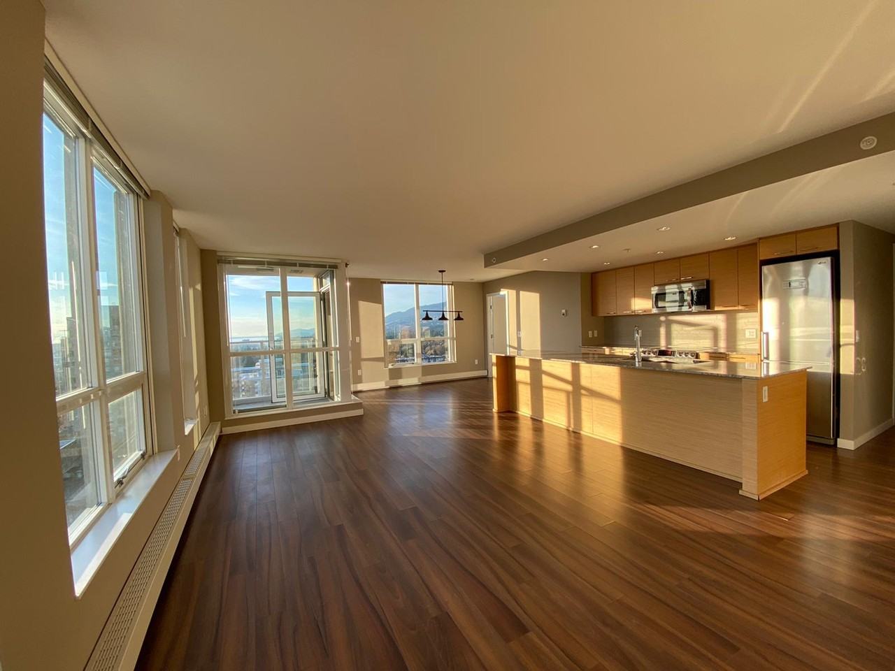 135 17th Street East - Photo 4 of 23