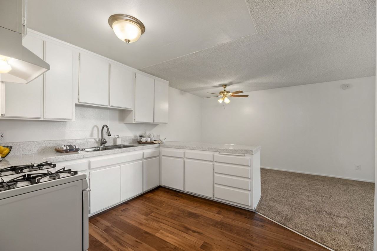 Villa del Arroyo - Photo 7 of 25