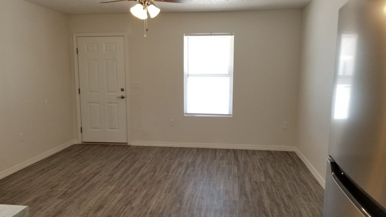 2501 North Dr Martin Luther King Jr Boulevard #Q - Photo 5 of 21