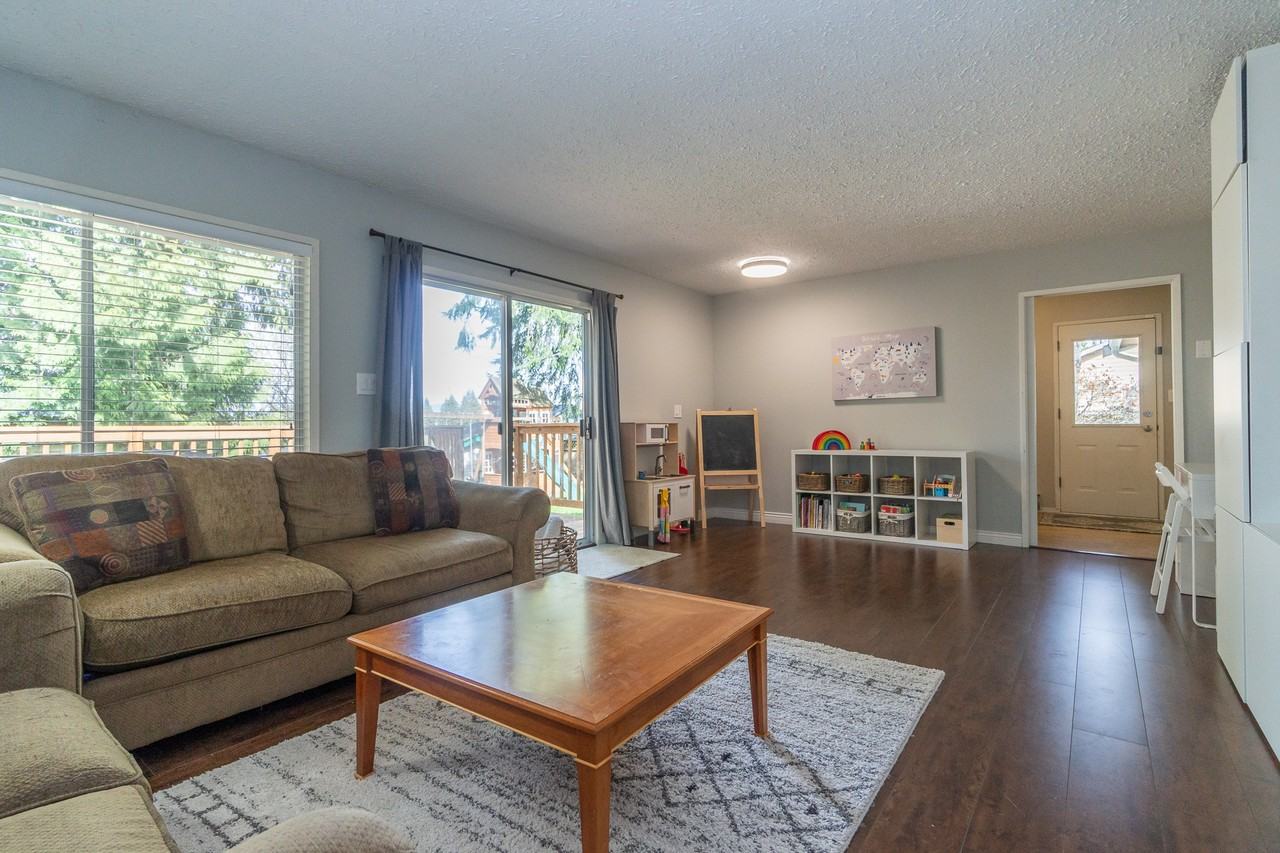 19867 46A Avenue - Photo 2 of 12