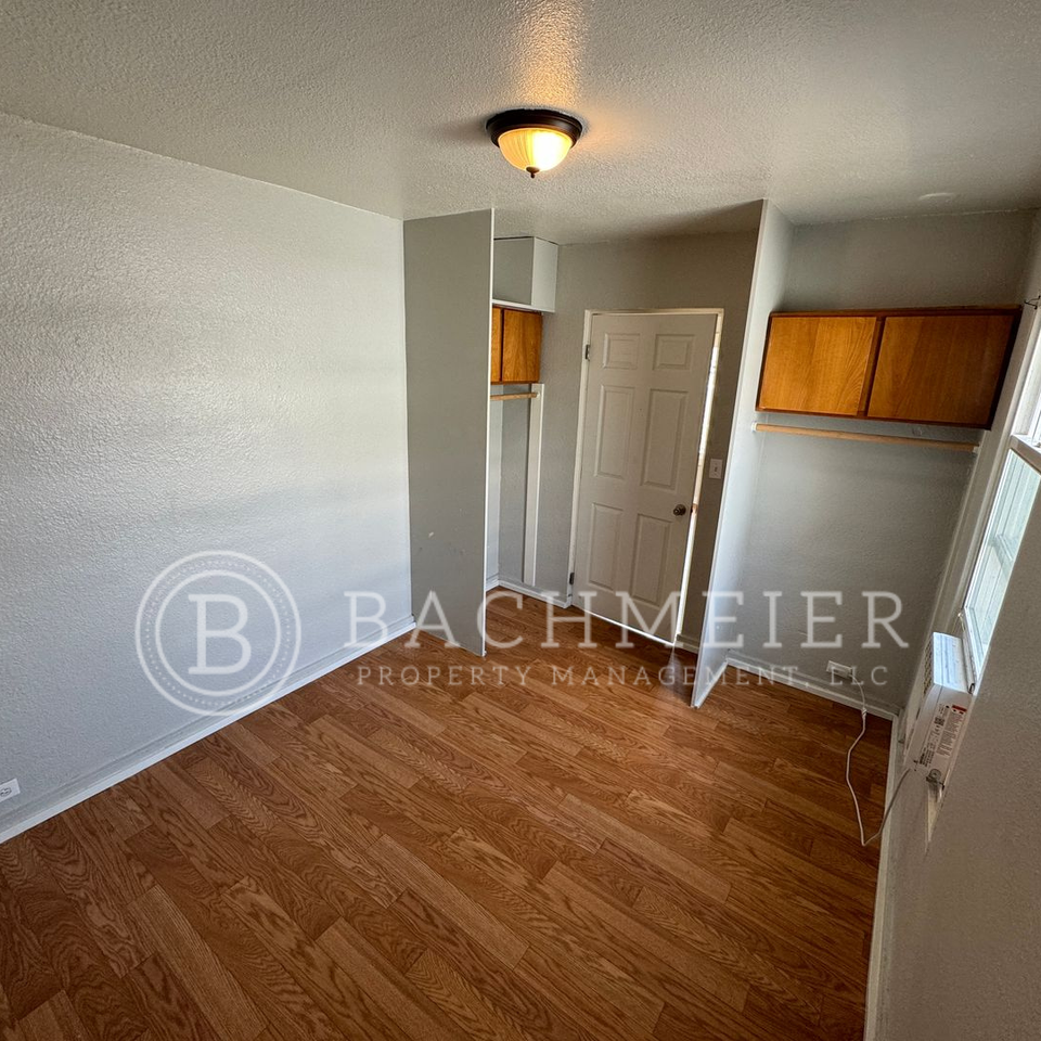 518 SW 15th St - Photo 2 of 5